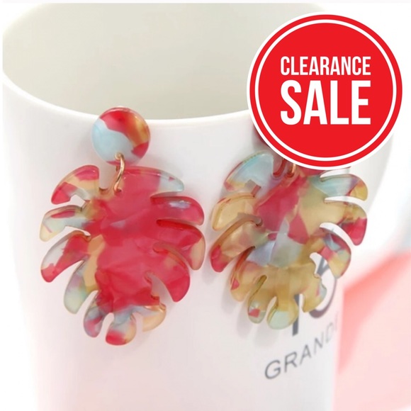 Jewelry - 🔴𝟱/$𝟭𝟱🔴𝗖𝗟𝗘𝗔𝗥𝗔𝗡𝗖𝗘 Palm Earrings NEW